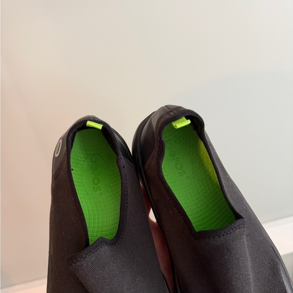 Oofos OOmg Low eeZee Shoe - Picture 4 of 5